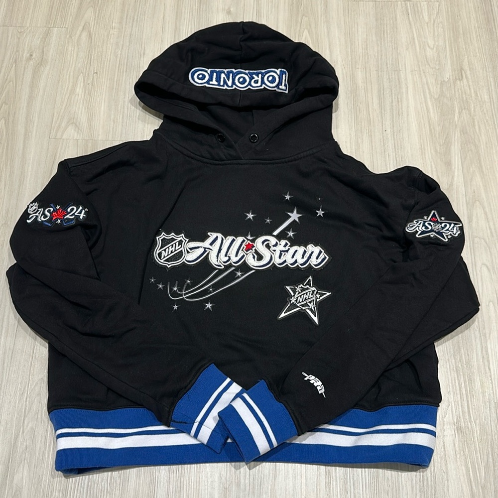 NHL All star women cropped foodie
